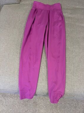 lululemon athletica women’s  Magenta Jogger Sweatpants